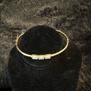 Elegant 2.9 DWT 14k Gold Bangle with Opal Accents